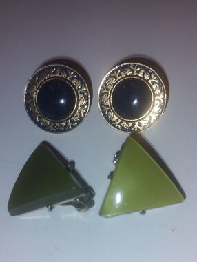 MFA Museum of Fine Arts Boston Signed Clip-On Earrings Gold Tone Blue Enamel